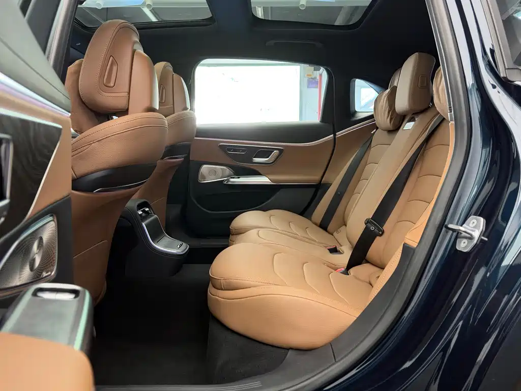 Mercedes-Benz E-Class — миниатюра 15