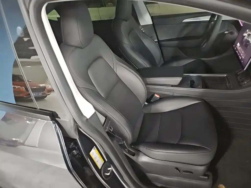 Tesla Model Y — миниатюра 25