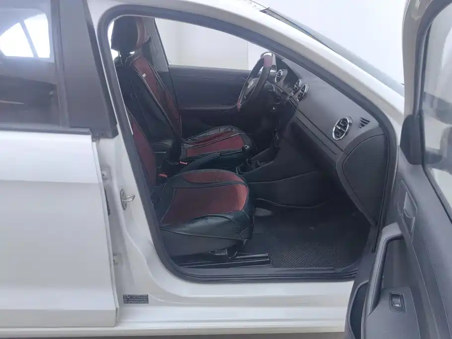 Volkswagen Jetta — миниатюра 8