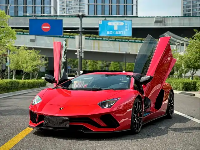 LAMBORGHINI AVENTADOR 2019
