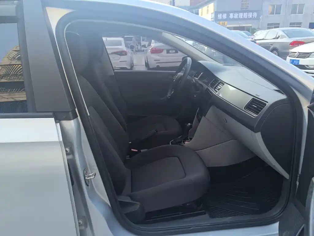 Skoda Rapid — миниатюра 25