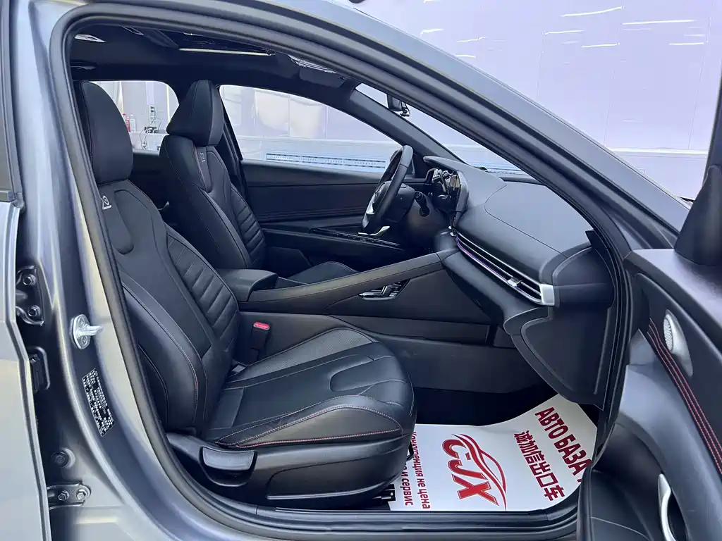 Hyundai Elantra — миниатюра 18