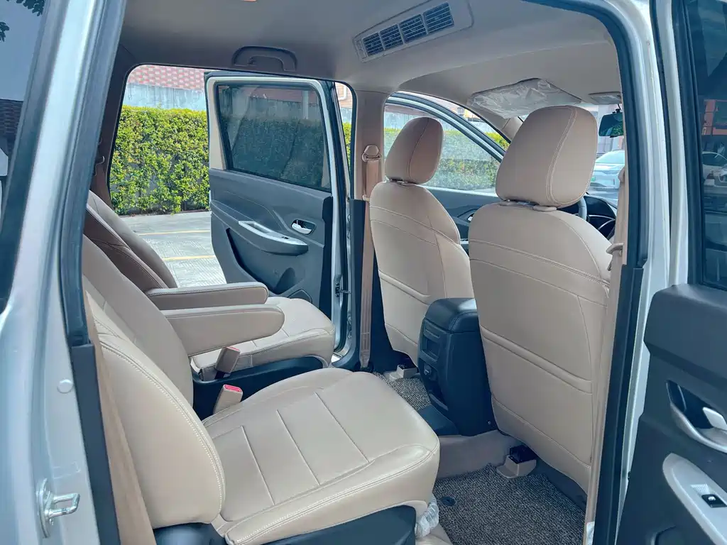 Wuling Hongguang — миниатюра 10
