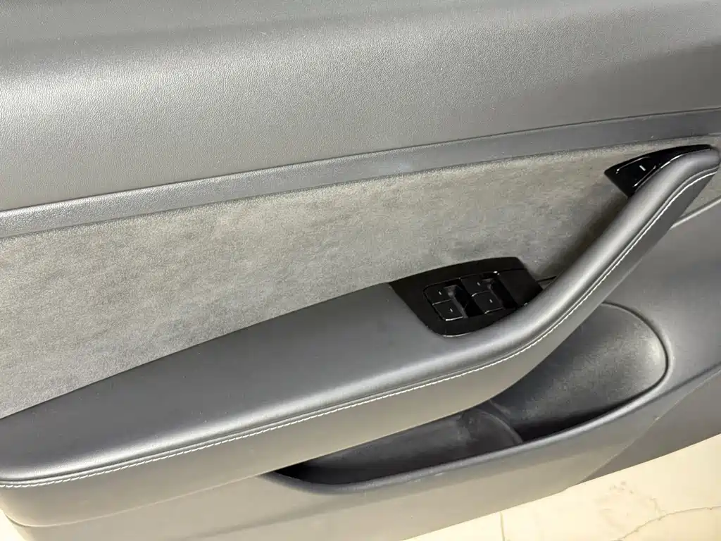 Tesla Model 3 — миниатюра 17