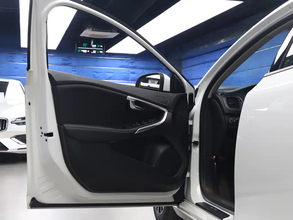 Volvo V40 2018 T3
