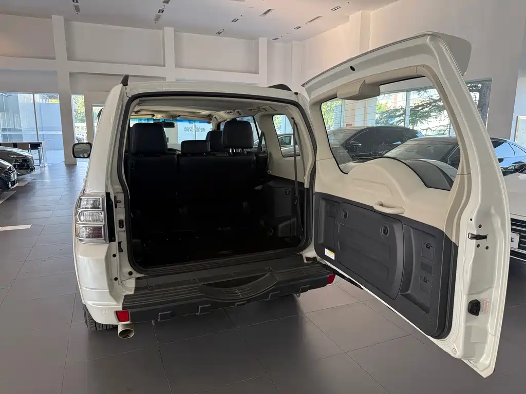 Mitsubishi Pajero (Import) — миниатюра 8