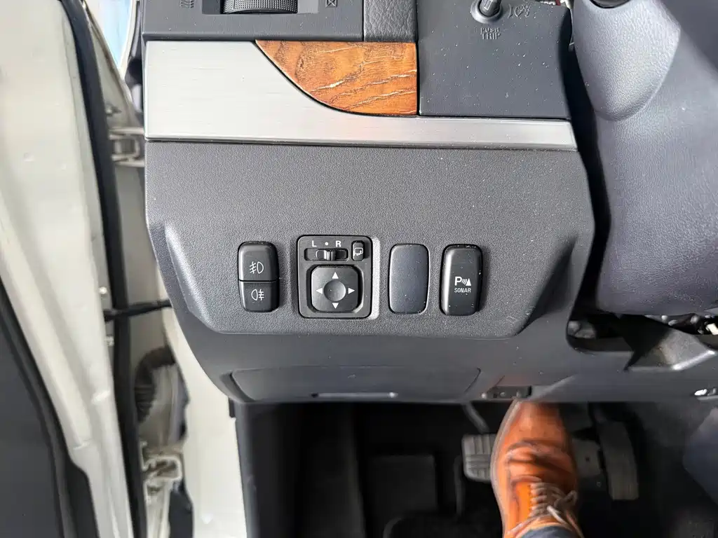 Mitsubishi Pajero (Import) — миниатюра 17