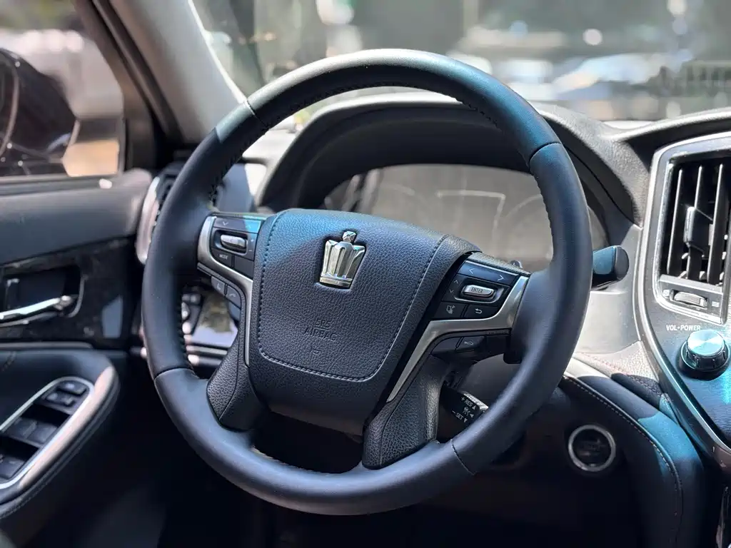 Toyota Crown — миниатюра 18