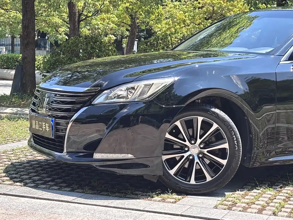 Toyota Crown — миниатюра 2