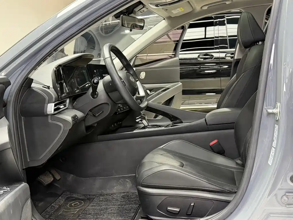 Hyundai Elantra — миниатюра 7