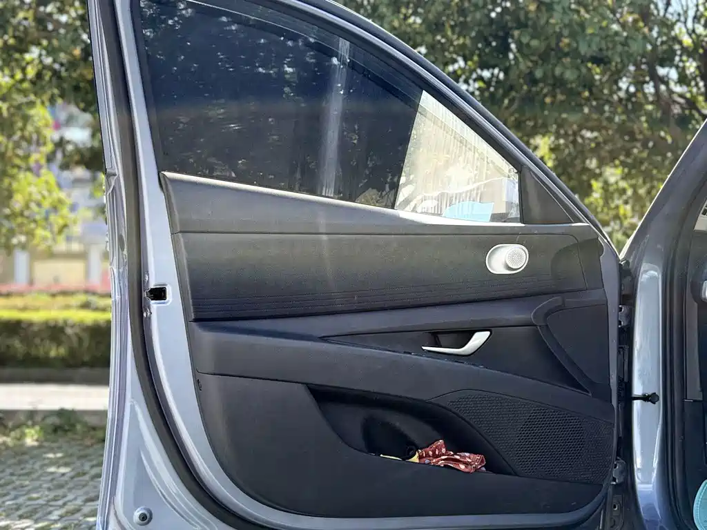 Hyundai Elantra — миниатюра 20