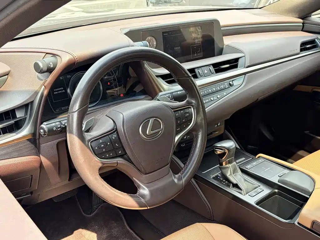 Lexus ES — миниатюра 9