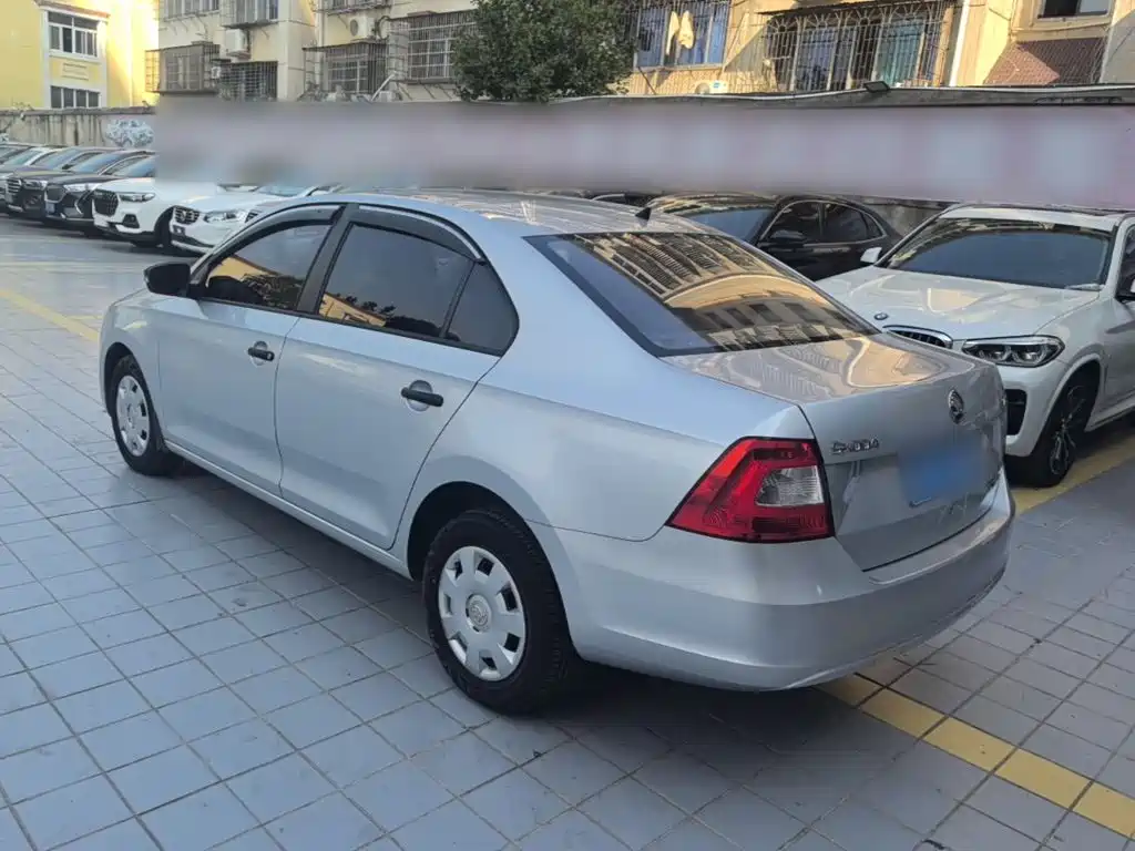 Skoda Rapid — миниатюра 5