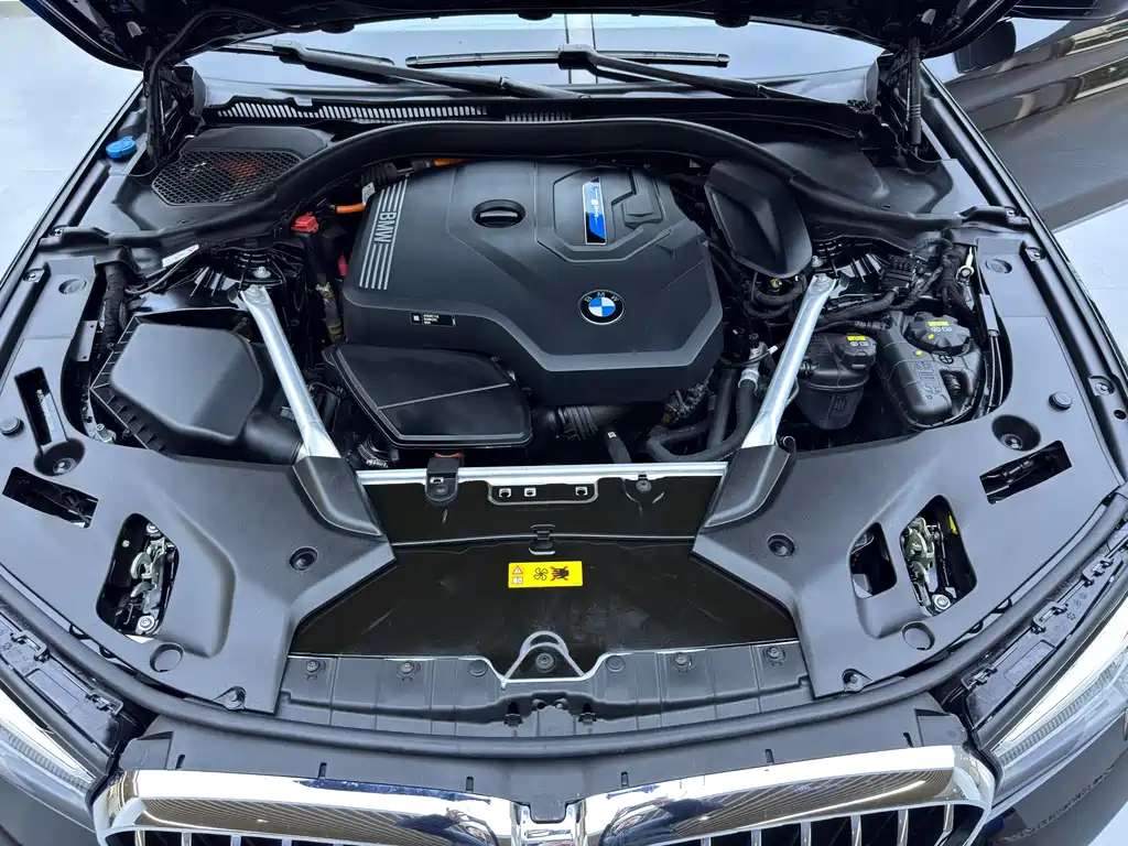 BMW 5 Series New Energy — миниатюра 9
