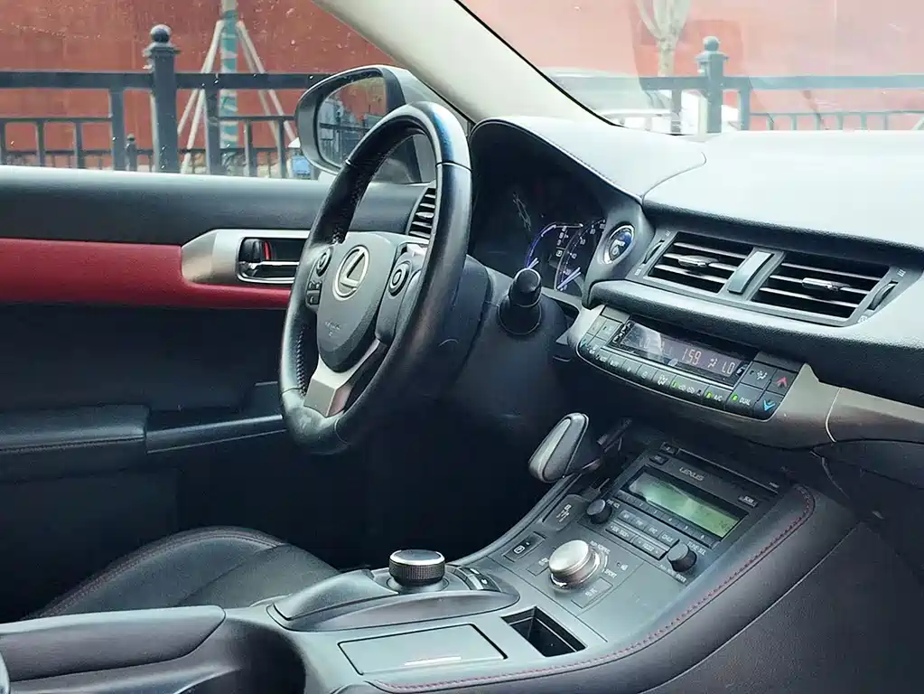 Lexus CT — миниатюра 4