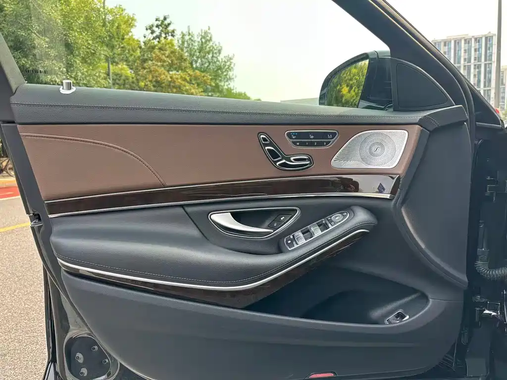 Mercedes-Benz S-Class — миниатюра 17