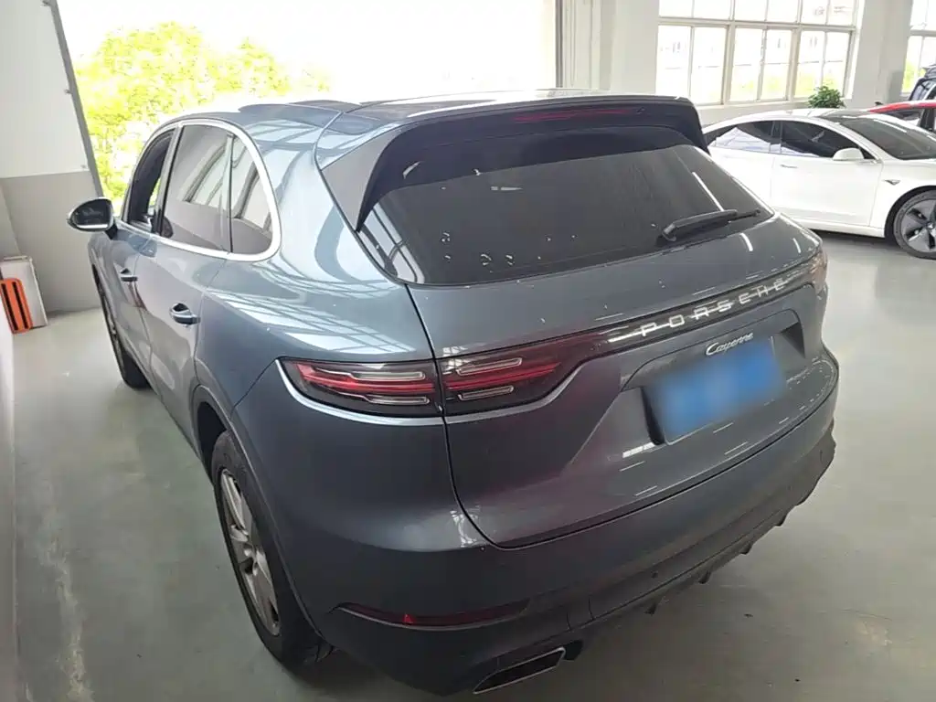 Porsche Cayenne — миниатюра 5