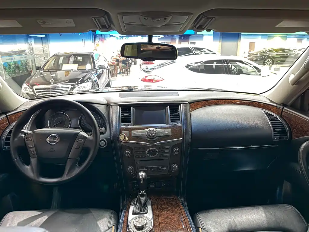 Nissan Patrol — миниатюра 10