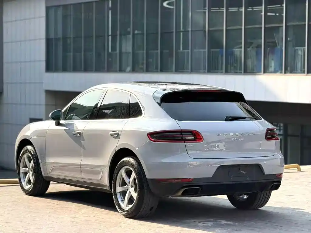 Porsche Macan — миниатюра 9