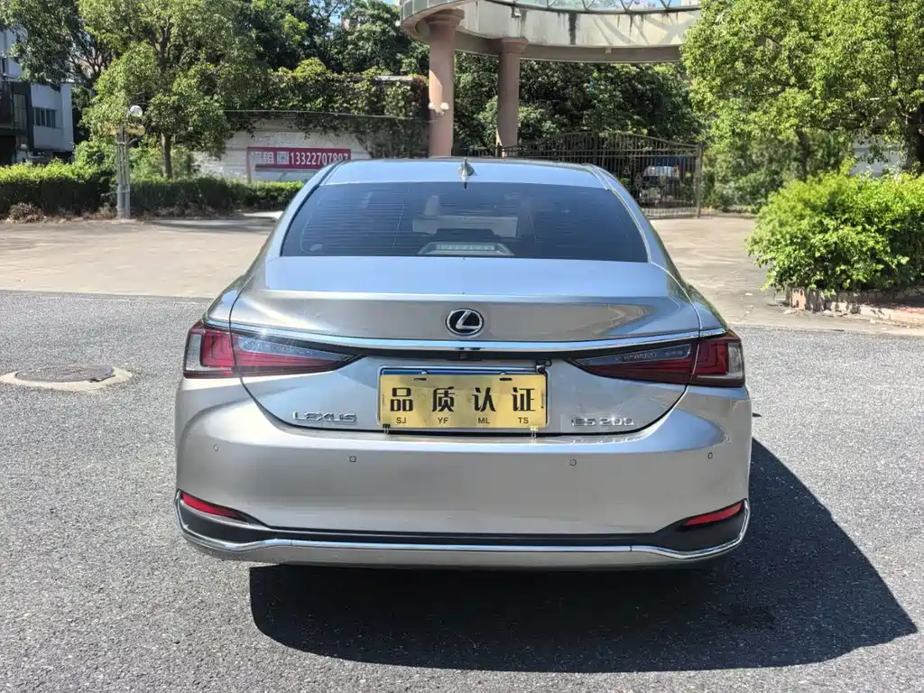 Lexus ES — миниатюра 8