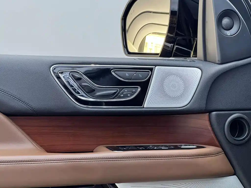 Lincoln Navigator — миниатюра 6