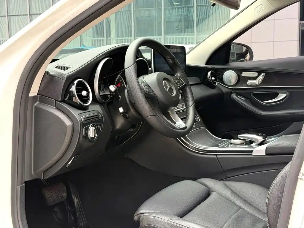 Mercedes-Benz C-Class — миниатюра 4