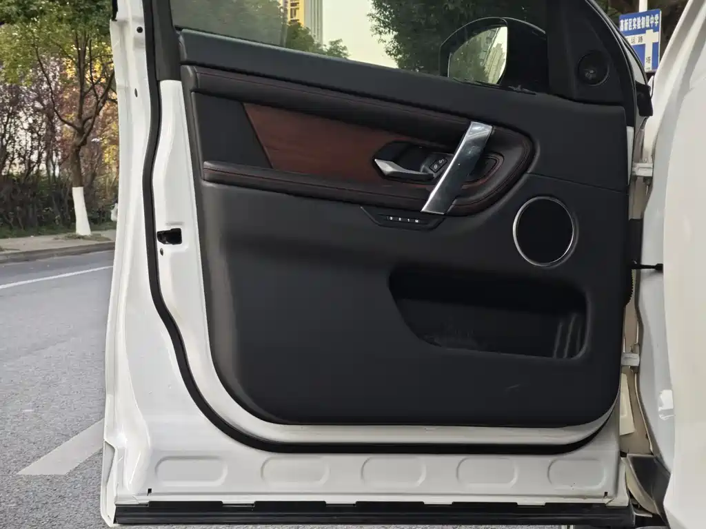 LAND ROVER DISCOVER SPORTS