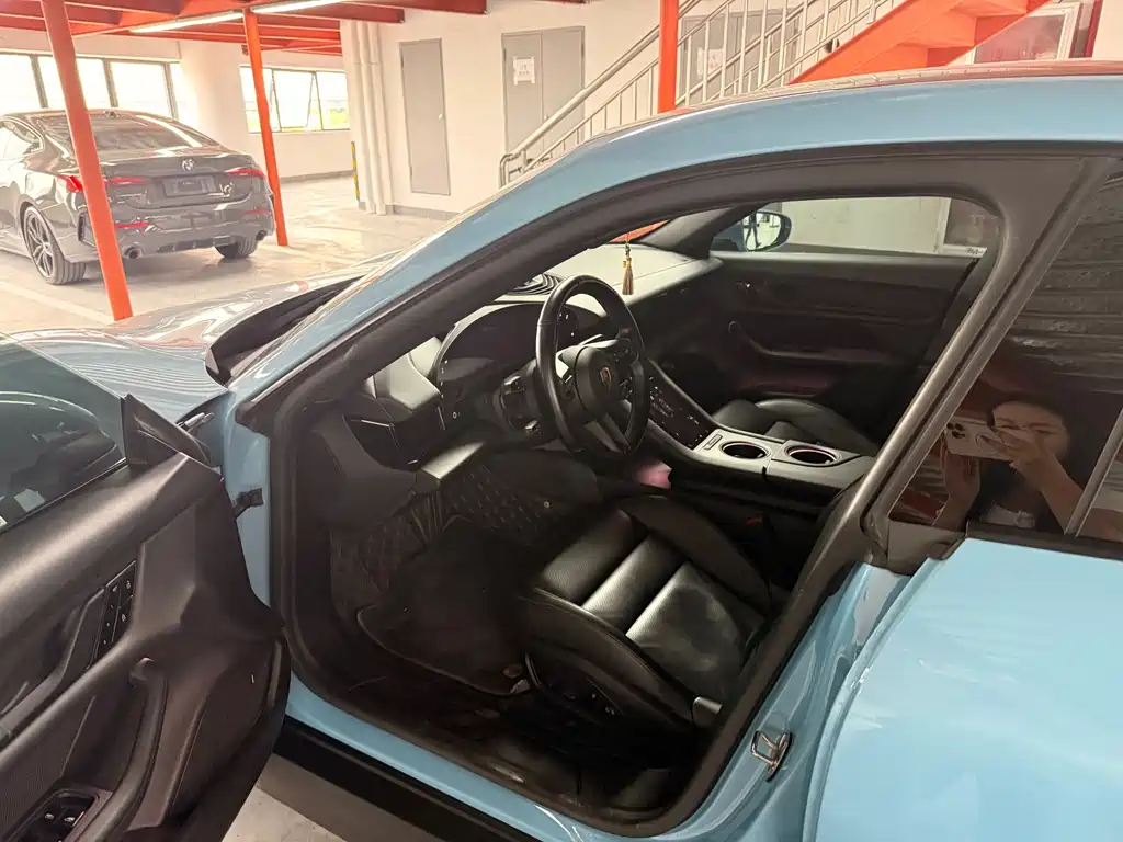 Porsche Taycan — миниатюра 4