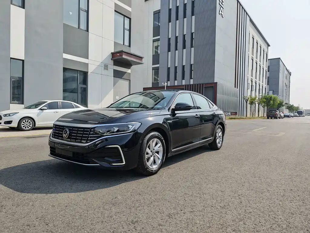 Volkswagen Passat PHEV — миниатюра 3