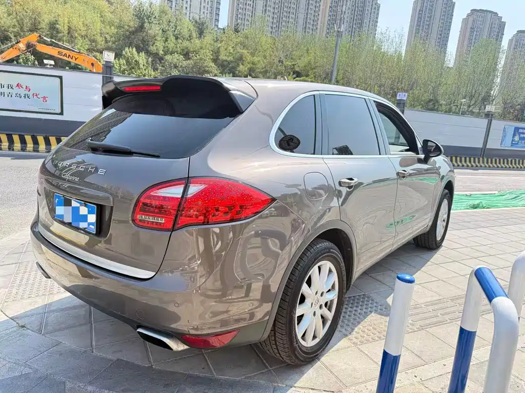Porsche Cayenne — миниатюра 10