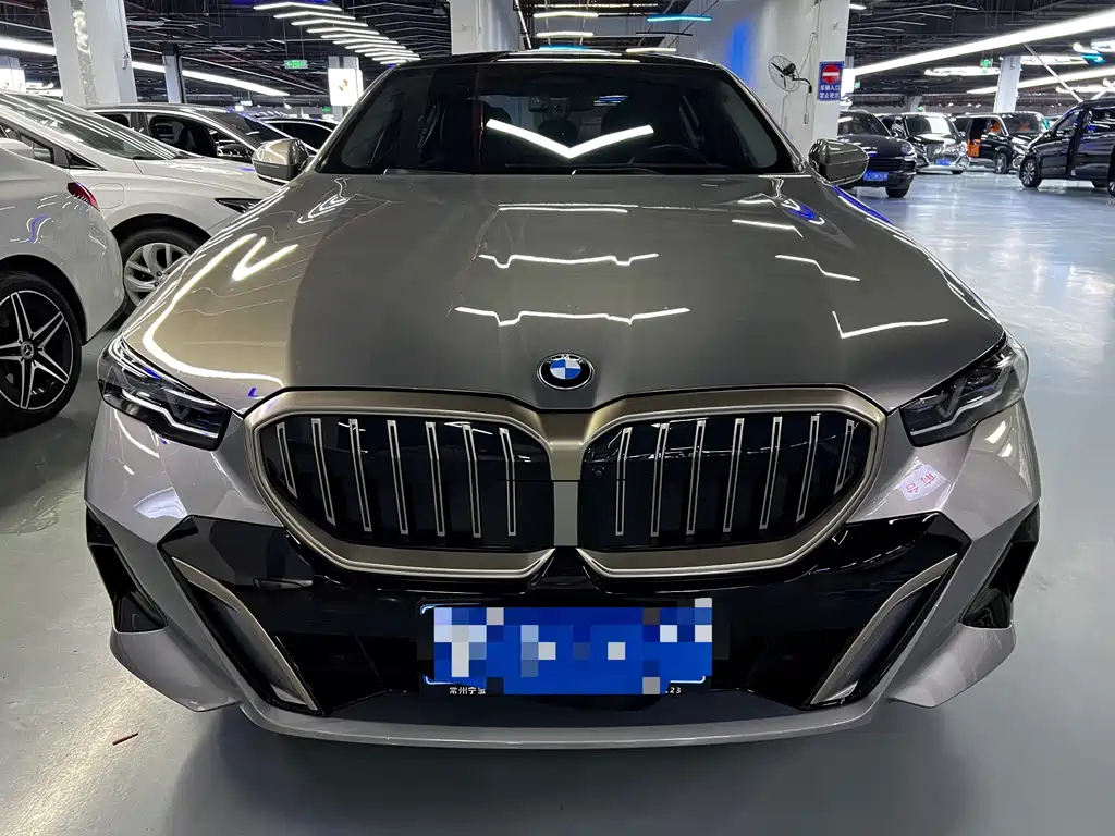 BMW 5 Series — миниатюра 2