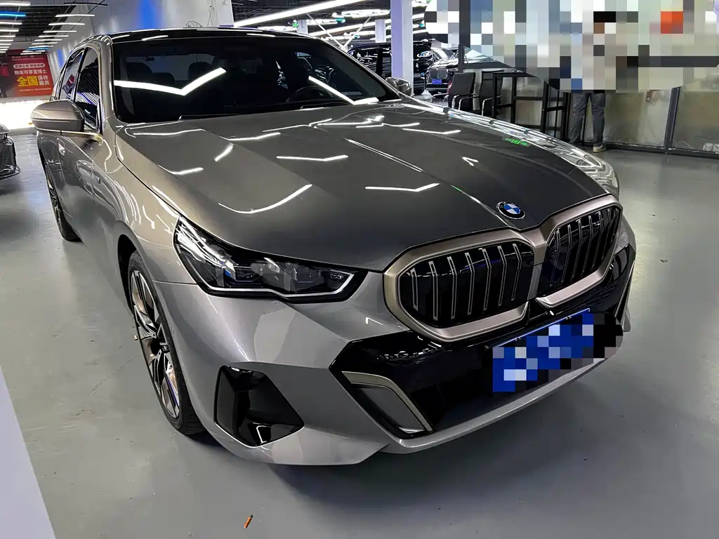 BMW 5 Series — миниатюра 3