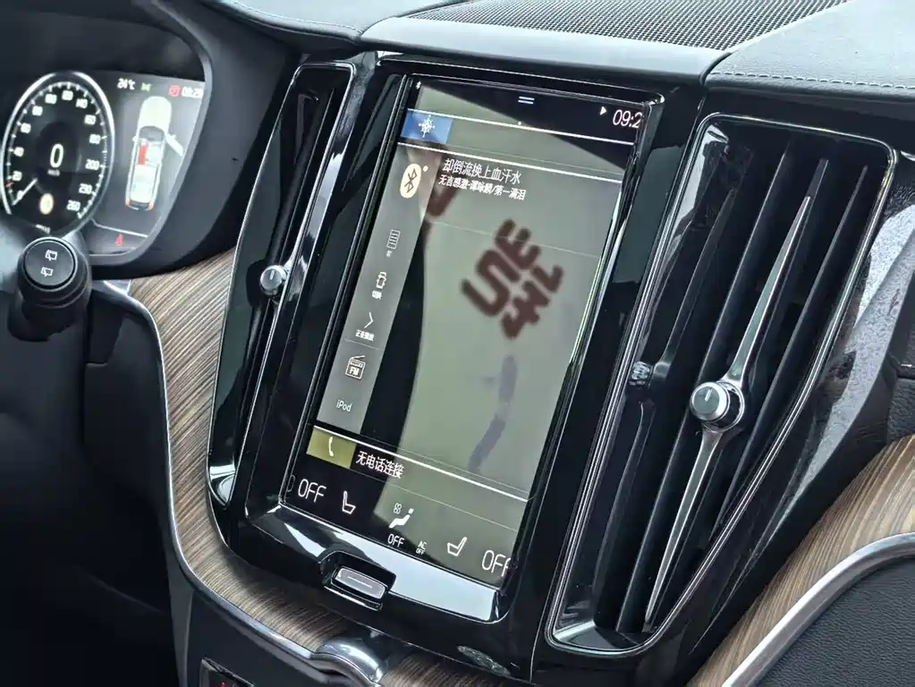 Volvo XC60 PHEV — миниатюра 7