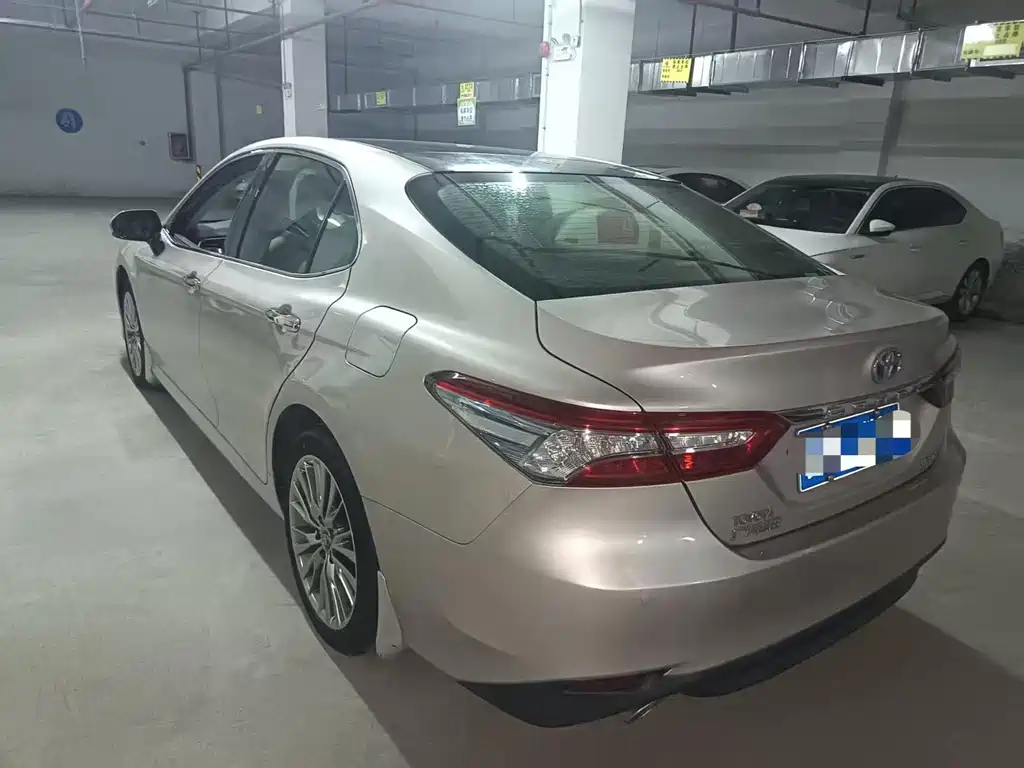 Toyota Camry — миниатюра 2