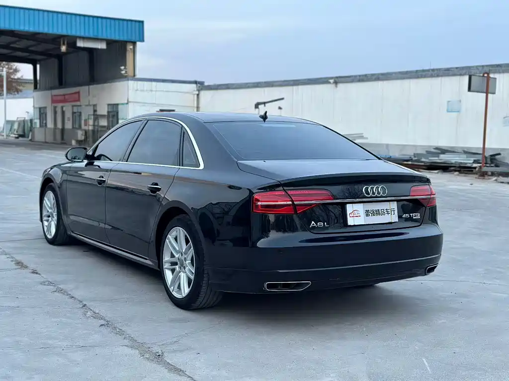 AUDI A8
