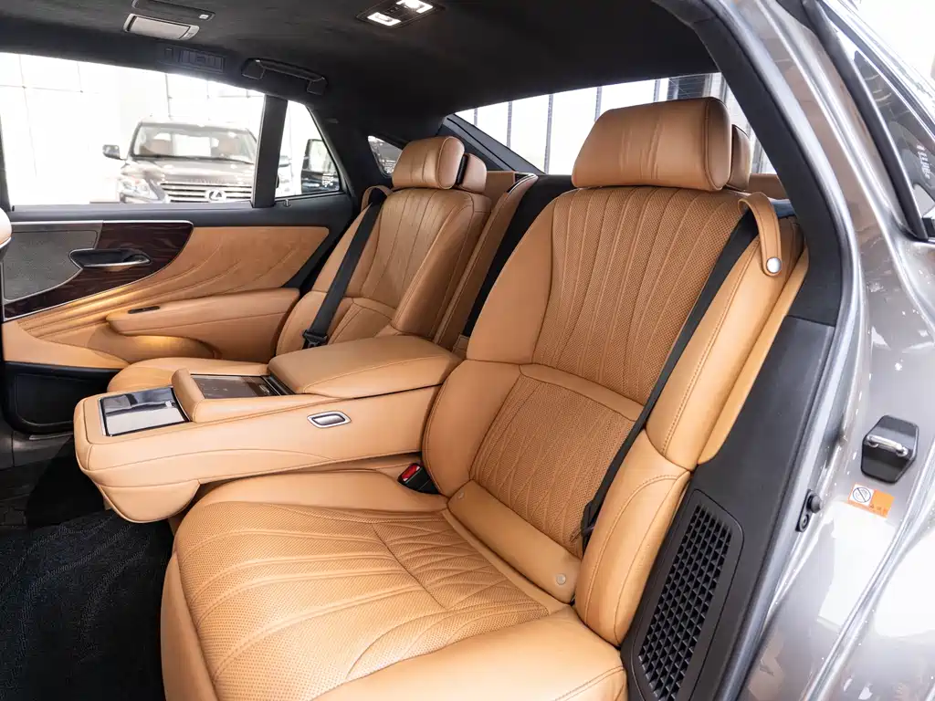 Lexus LS — миниатюра 12