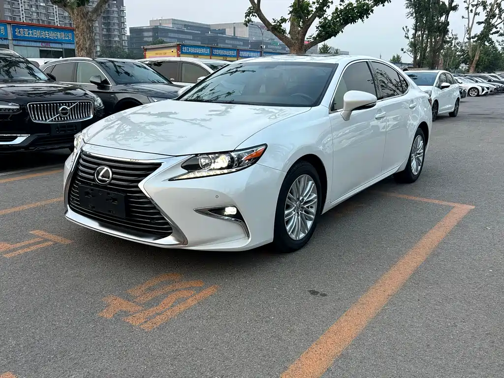 Lexus ES 2016