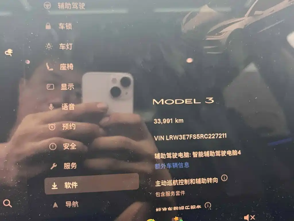 Tesla Model 3 — миниатюра 10