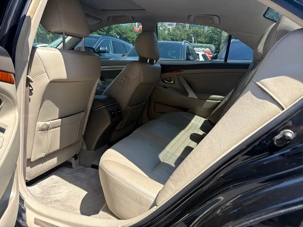 Toyota Camry — миниатюра 8