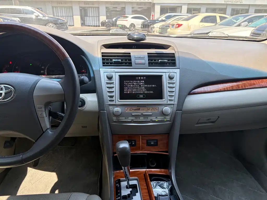 Toyota Camry — миниатюра 11