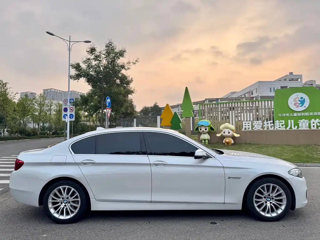 BMW 5 Series — миниатюра 16