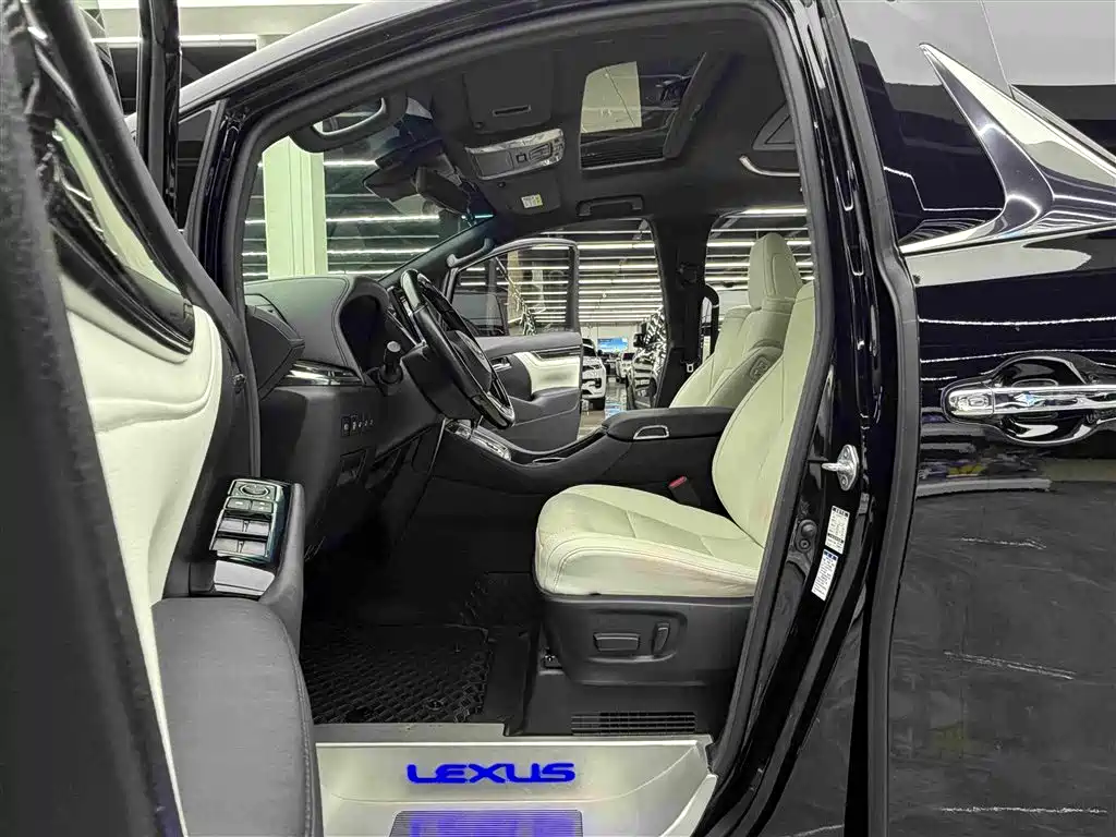 Lexus LM — миниатюра 8