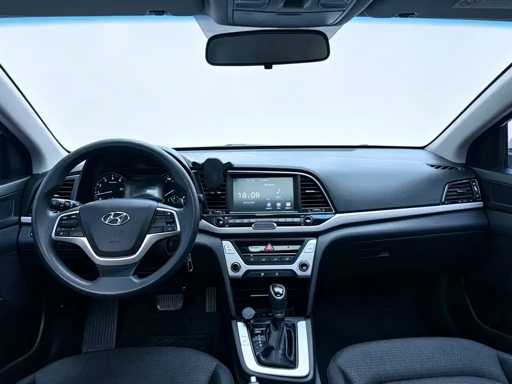 Hyundai Elantra — миниатюра 4