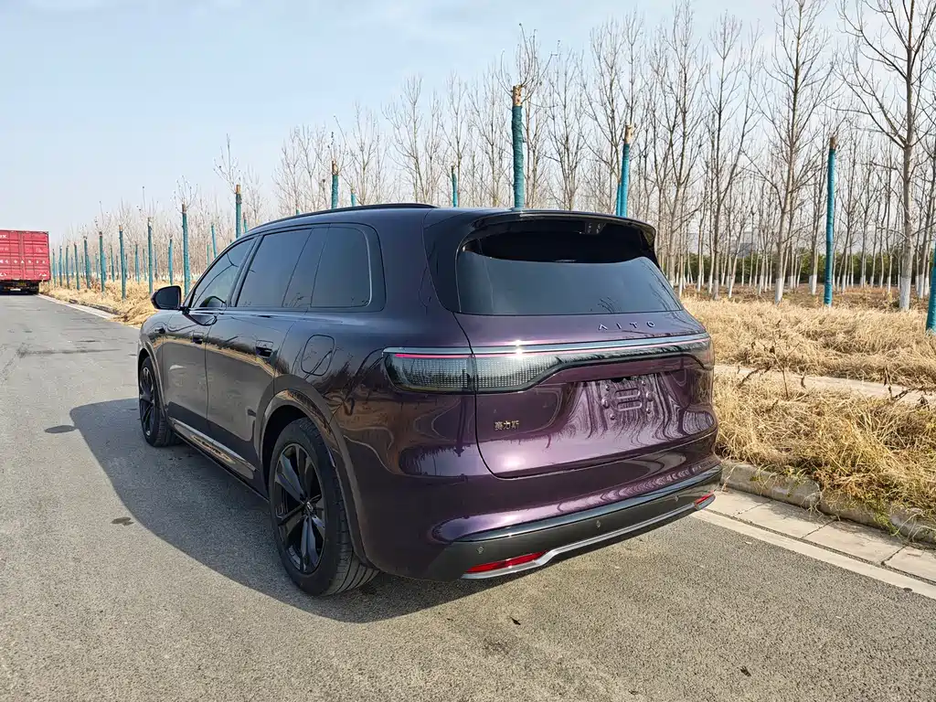 AITO ASK THE WORLD M8