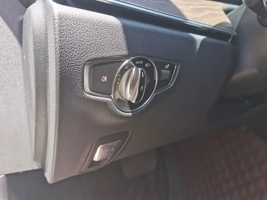 Mercedes-Benz E-Class — миниатюра 12