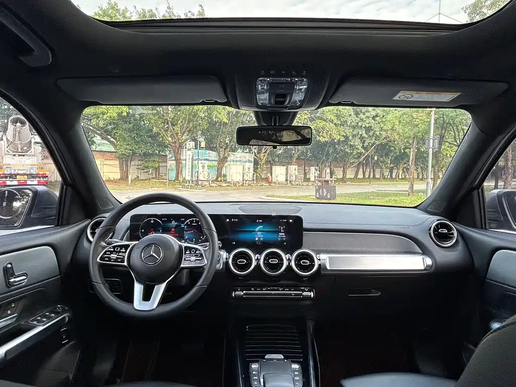 Mercedes-Benz GLB — миниатюра 8