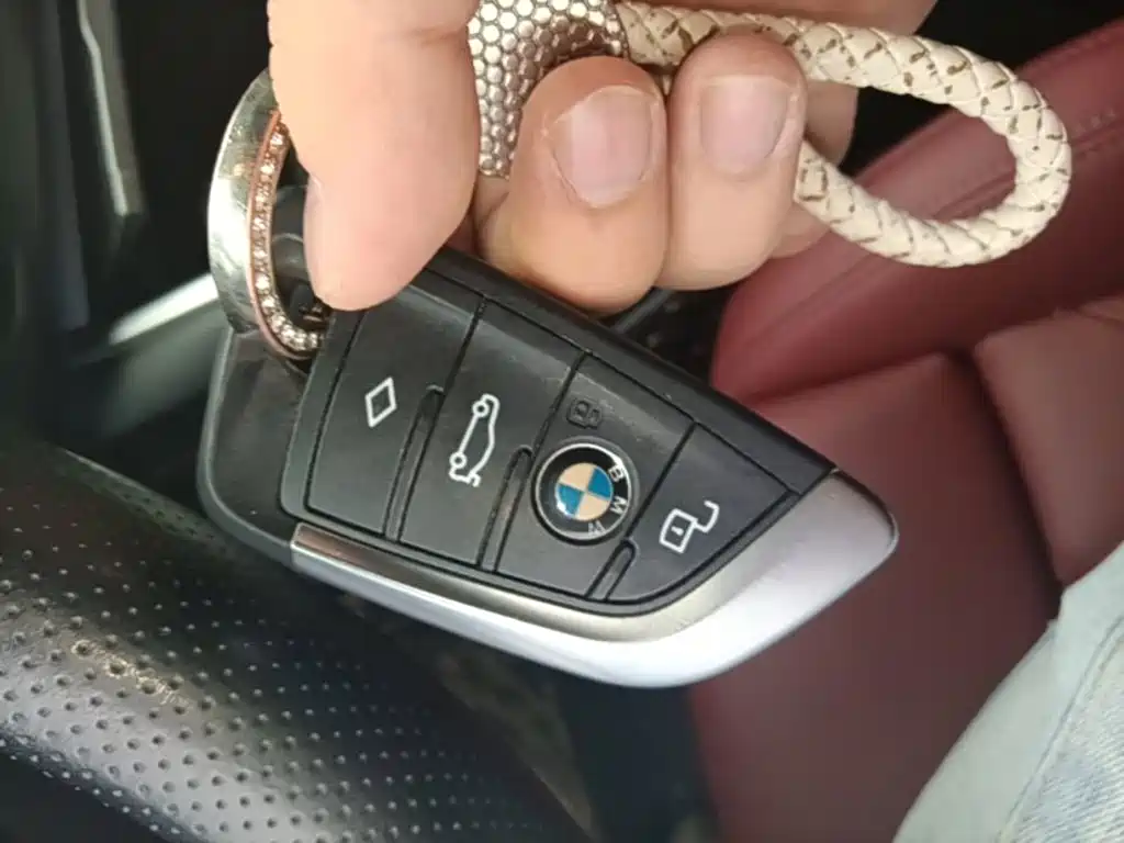 BMW i4 — миниатюра 9