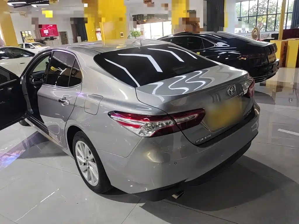Toyota Camry — миниатюра 5