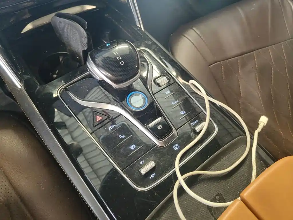 BYD Tang New Energy — миниатюра 10