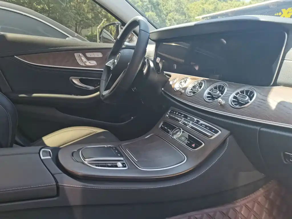 Mercedes-Benz E-Class — миниатюра 16